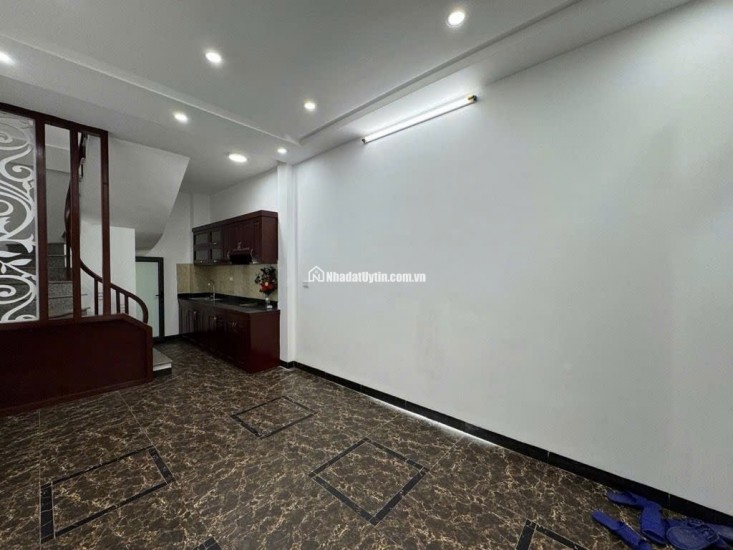 BÁN NHÀ LĨNH NAM Ô TÔ CÁCH 20M GẦN CHỢ, GẦN TRƯỜNG ĐẠI HỌC 32M GIÁ YÊU THƯƠNG