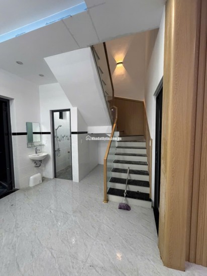 Cần tiền bán gấp mặt tiền đường nhựa 1 lầu 1 trệt mới xây chưa ở TT Long Điền, BRVT