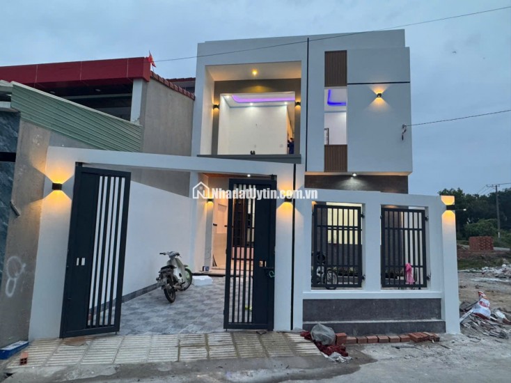 Cần tiền bán gấp mặt tiền đường nhựa 1 lầu 1 trệt mới xây chưa ở TT Long Điền, BRVT