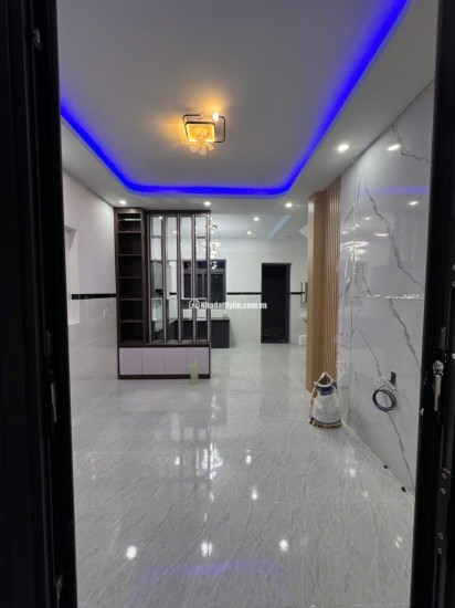 Cần tiền bán gấp mặt tiền đường nhựa 1 lầu 1 trệt mới xây chưa ở TT Long Điền, BRVT