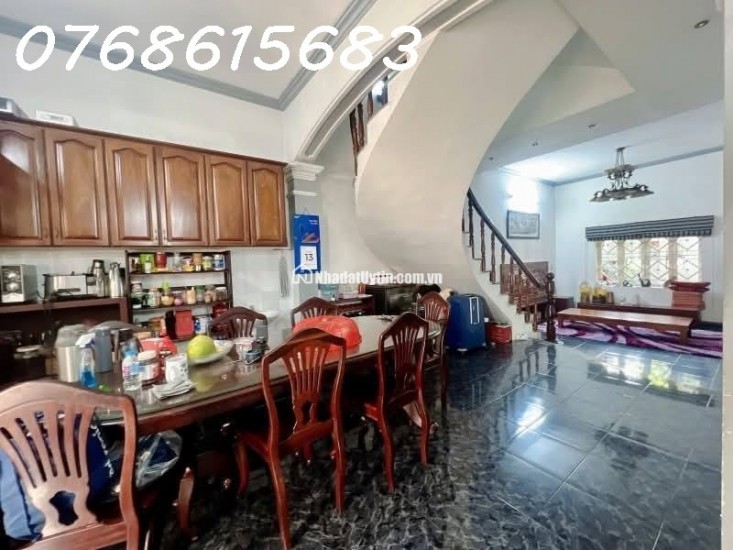 Bán biệt thự ven sông kề Gigamall Phạm Văn Đồng, Thủ Đức: 129m2, 3 tầng, 6PN, 16.5 tỷ - Sổ hồng, giá tốt, ở ngay!