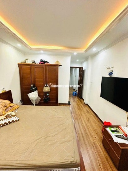 NHÀ ĐẸP Ở NGAY-30M RA MẶT PHỐ-NGÕ THÔNG-2 THOÁNG TRƯỚC SAU.