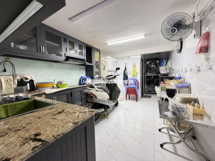 Mặt tiền kinh doanh Quận 10 - Nguyễn Chí Thanh - 51m2 - 5 tầng - 30 tỷ