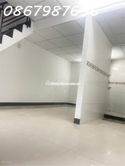 Căn nhà tập thể 74B Quang Trung, hẻm 2,4m * Cách biển Trần Phú: 450m. Giá: 2,150 tỷ