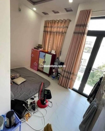 Bán nhà Q7: 81m2, ngang 6m, 4 tầng, 10pn, sổ hồng, nguyễn văn quỳ, giá 10.5 tỷ, liên hệ 0907951568.