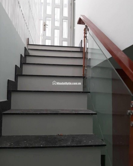 Bán nhà Q7: 81m2, ngang 6m, 4 tầng, 10pn, sổ hồng, nguyễn văn quỳ, giá 10.5 tỷ, liên hệ 0907951568.