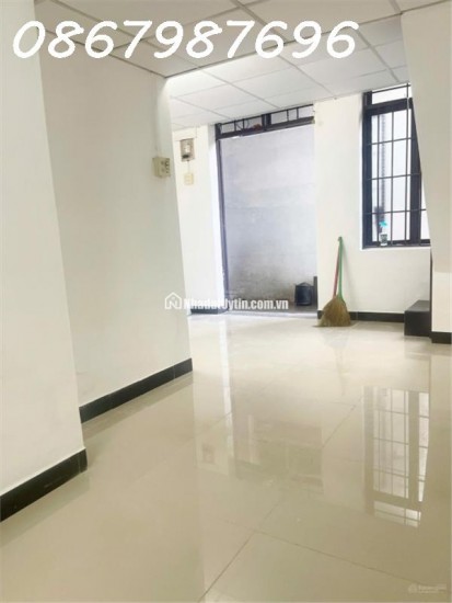 Căn nhà tập thể 74B Quang Trung, hẻm 2,4m * Cách biển Trần Phú: 450m. Giá: 2,150 tỷ