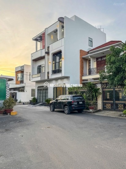 căn nhà ngang 5.3m hiếm trung tâm Phước Bình - DT rộng lớn 95m2 - 4 khu vực ngủ rộng