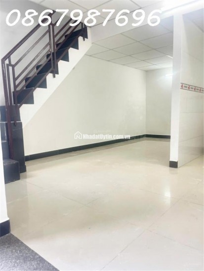 Căn nhà tập thể 74B Quang Trung, hẻm 2,4m * Cách biển Trần Phú: 450m. Giá: 2,150 tỷ