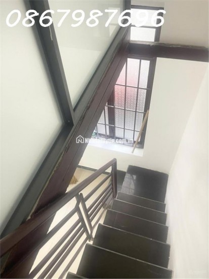 Căn nhà tập thể 74B Quang Trung, hẻm 2,4m * Cách biển Trần Phú: 450m. Giá: 2,150 tỷ