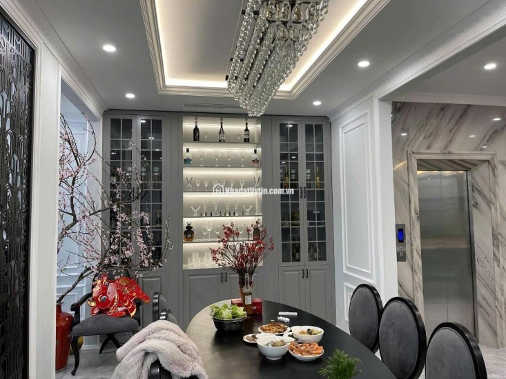 Bán Gấp Biệt Thự 176m² Việt Hưng, Sát Vách Vinhomes Riverside, Vỉa Hè Ô Tô Tránh, Chỉ Việc Đến Ở