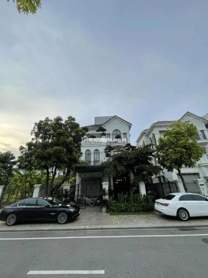 Bán Gấp Biệt Thự 176m² Việt Hưng, Sát Vách Vinhomes Riverside, Vỉa Hè Ô Tô Tránh, Chỉ Việc Đến Ở