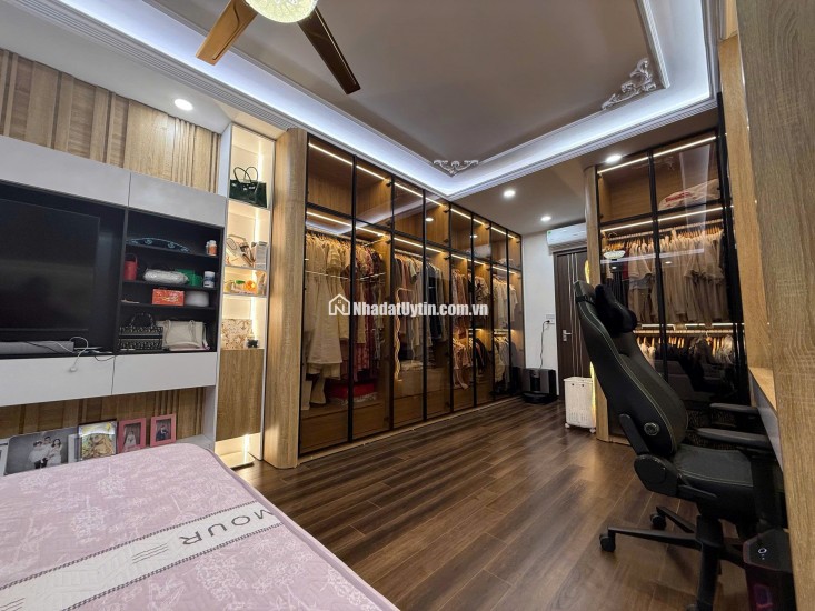 BÁN NHÀ SIÊU PHẨM MỚI TINH CẦU GIẤY  52M, 6 TẦNG THANG MÁY THÔNG SÀN, MẶT TIỀN 5,3M, GIÁ 16.5 TỶ