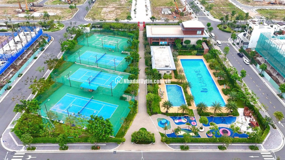 BÁN NHANH nhà phố sân vườn cách TP HCM 5p chỉ 4x triệu/m2