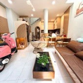 Hẻm Ô Tô - 3 Tầng đúc - Sát Mặt Tiền - Chỉ cách Quận 1 Cây cầu - 42m2 - Nhà mới vào ở ngay - P. Bình Lợi Trung