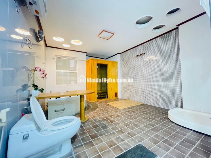 Hiếm Lạc Long Quân - Nhà Đẹp 6 Tầng - Chủ Xây Tâm Huyết Tặng Nội Thất - Ô Tô Vào Nhà - Sổ Hoa Hậu - Ở Sướng