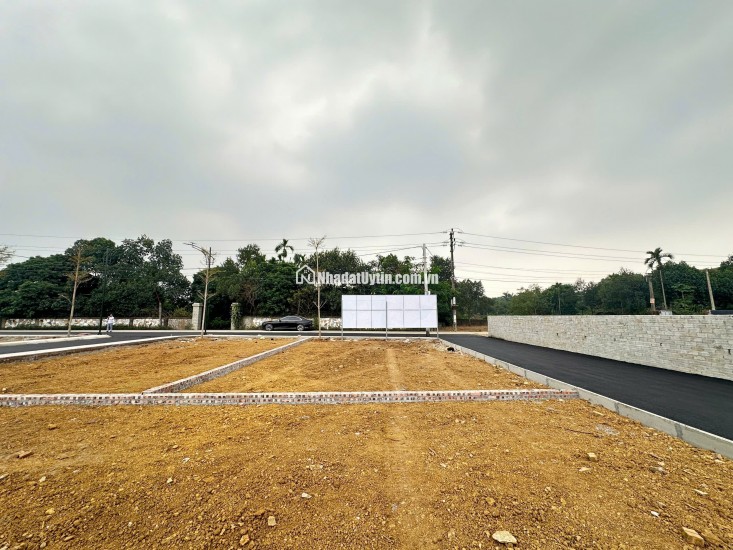 . Giá thấp nhất lô đất 100m2 gần Phú Cát, khu vực trung tâm Hòa Lạc. Phù hợp xây trọ, đầu tư sinh lời, kết nối Metro 5 – Quốc Lộ 21. Liên hệ xem đất