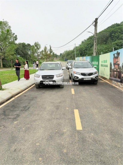 Tôi cần bán lô đất 100m2 hai mặt tiền cách QL21 700m và cách trường ĐH Bách Khoa chỉ 1,2km