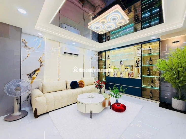 THẠCH BÀN – NHÀ DÂN XÂY 42M2 × 5 TẦNG – Ô TÔ ĐỖ CỬA – NHỈNH 8 TỶ