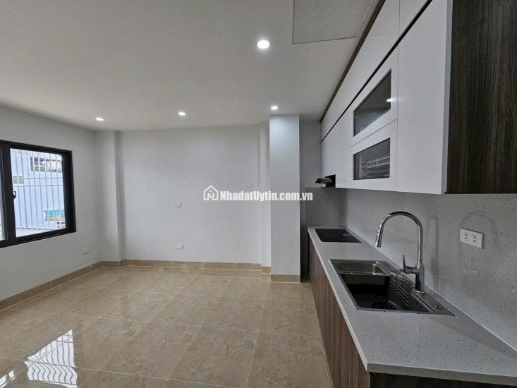 SIÊU PHẨM LONG BIÊN – 6 TẦNG THANG MÁY – LÔ GÓC – Ô TÔ VÀO NHÀ – NHỈNH 9 TỶ