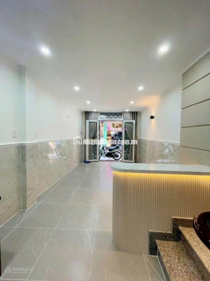 Bán nhà 2 tầng 21m² Nguyễn Thần Hiến, Q.4, 5.6 tỷ, sổ đỏ.