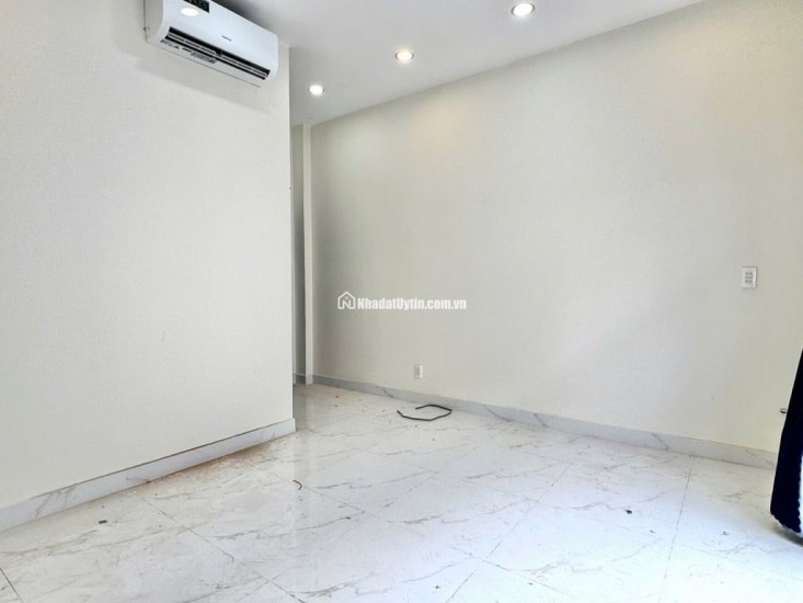 Nhà Phố Đối Diện Vạn Phúc