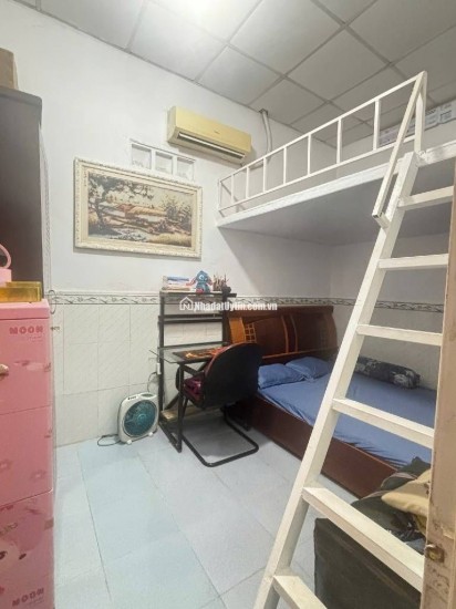 NHÀ CẤP 4 – GẦN CHỢ ĐẦU MỐI – CHỈ 5.1 TỶ