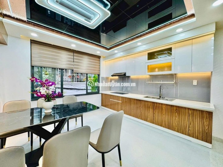 THẠCH BÀN – NHÀ DÂN XÂY 42M2 × 5 TẦNG – Ô TÔ ĐỖ CỬA – NHỈNH 8 TỶ