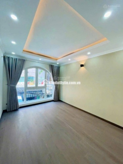 Bán nhà 2 tầng 21m² Nguyễn Thần Hiến, Q.4, 5.6 tỷ, sổ đỏ.