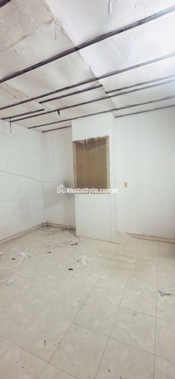 NHÀ NGAY HÒA BÌNH,PHÚ THẠNH,TÂN PHÚ. HẺM 12M THÔNG RA HẺM 110 TÔ HIỆU, 4M X 20M,2 TẦNG,NHÀ CŨ CÒN Ở ĐƯỢC CHỈ NHỈNH 90TR/M2