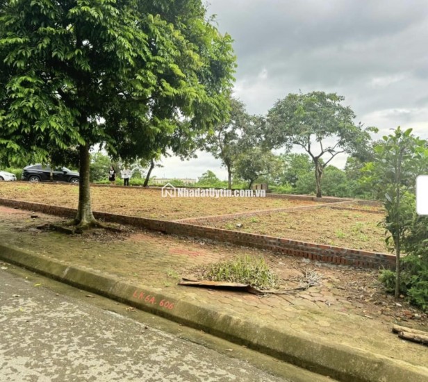 . Giá thấp nhất lô đất 100m2 gần Phú Cát, khu vực trung tâm Hòa Lạc. Phù hợp xây trọ, đầu tư sinh lời, kết nối Metro 5 – Quốc Lộ 21. Liên hệ xem đất