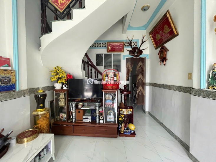 BÁN NHÀ CHÍNH CHỦ: NHỎ, ĐẸP, CHẮC CHẮN, HẺM THÔNG - RỘNG, KDC THÂN THIỆN. LH:0989051114.