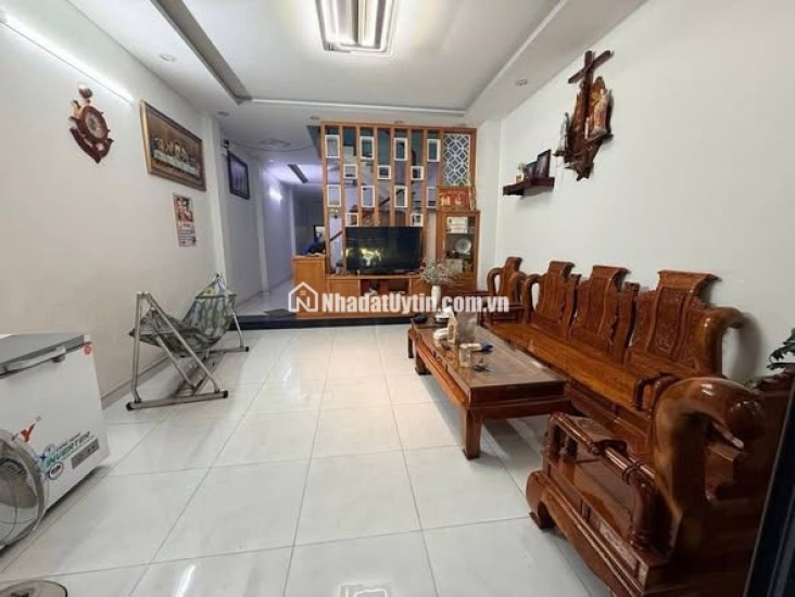 + BÁN NHÀ LÊ VĂN KHƯƠNG QUẬN 12
+ Dt : 4.4m x 15m 63m2
+ Kc : 3 tầng 3pn
+ Giá : 7 Tỷ