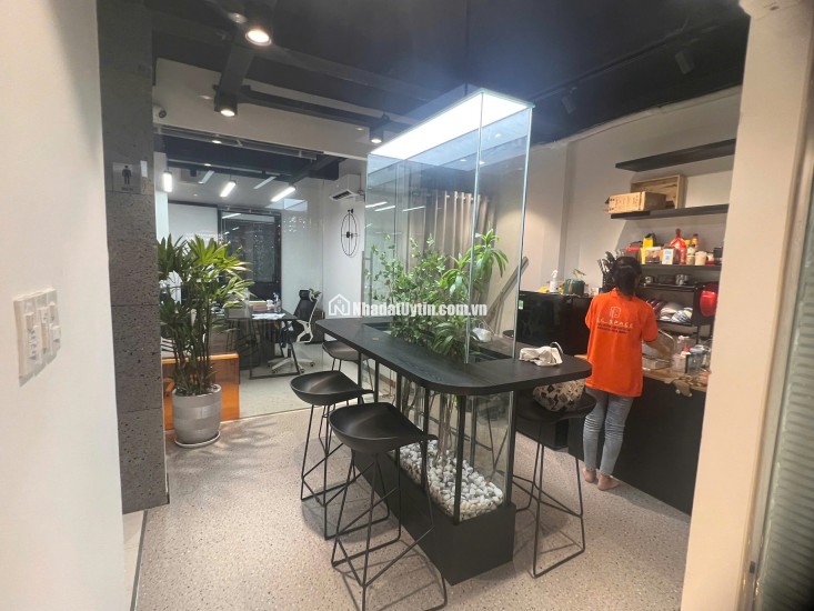 SANG MẶT BẰNG VĂN PHÒNG 80M2 ĐANG THUÊ Ở MẶT TIỀN ĐƯỜNG NGUYỄN CẢNH CHÂN Q1. LH:0765777099.
