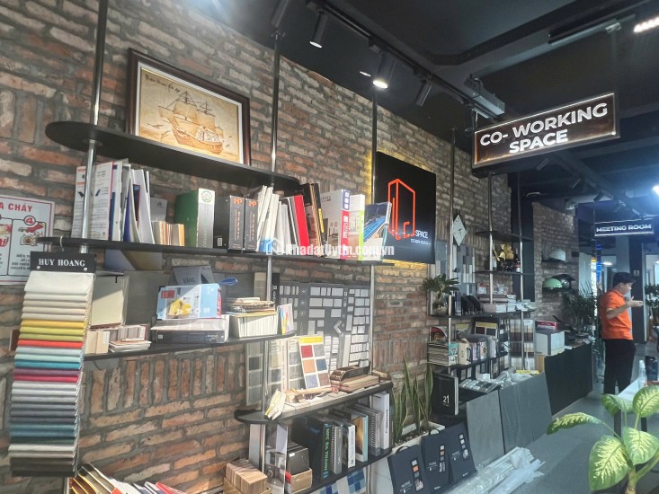 SANG MẶT BẰNG VĂN PHÒNG 80M2 ĐANG THUÊ Ở MẶT TIỀN ĐƯỜNG NGUYỄN CẢNH CHÂN Q1. LH:0765777099.