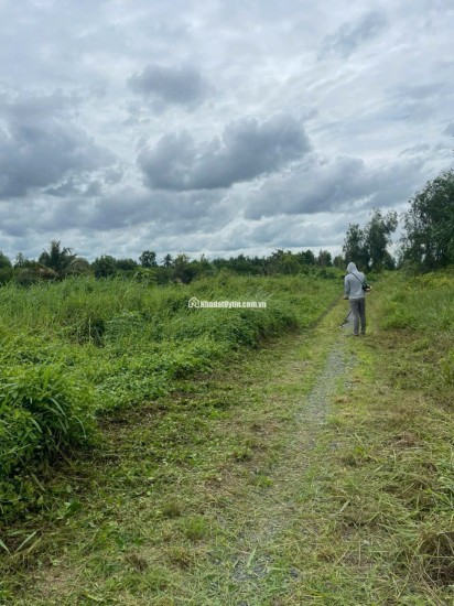 KẸT  TIỀN CẦN BÁN LÔ ĐẤT 2 MẶT TIỀN :DT 8M X 86= 688M2 CHỈ 1.6 TỶ. LH:0903198949.