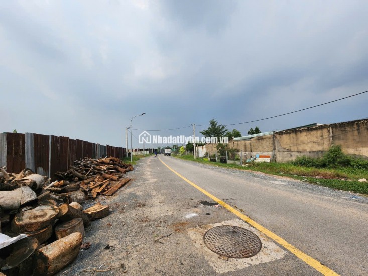 CHO THUÊ XƯỞNG TẠI ĐƯỜNG KÊNH TIÊU BÀ ĐIỂM 1. DT 1000M2 CHỈ 40TR/TH. LH:0903902443.