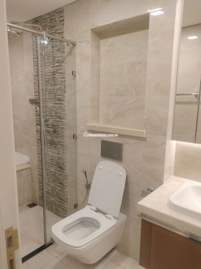 CHO THUÊ CHCC VINHOMES GOLDEN RIVER (TẦNG 20) 72M 2PN, 26TR/TH. LH:0938597537