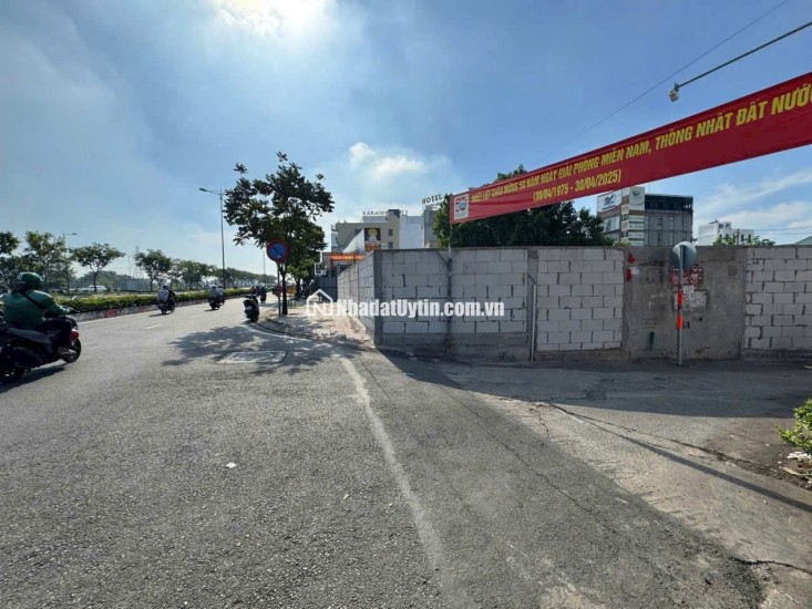 Bán Lô Đất 3 MT  Đường PHẠM VĂN ĐỒNG Phường Hiệp Bình Chánh Tp THỦ ĐỨC