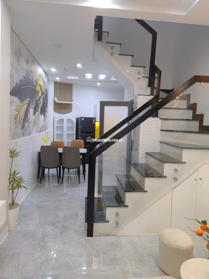 Bán nhà 36m2, 4 tầng, 5PN, 3WC, 6.8 tỷ, Sổ Đỏ, Phan Văn Trị, P11, Bình Thạnh. LH: 0903821326