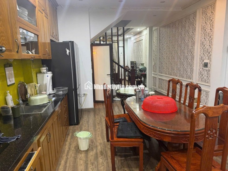 Bán nhà Nguyễn Văn Huyên 40m2x6T,  sát ô tô tránh, kinh doanh đỉnh, chỉ 15 tỷ