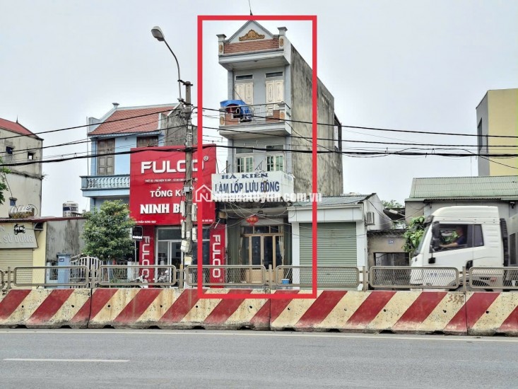 BÁN NHÀ MẶT TIỀN ĐƯỜNG QL1A, DT 43M2 SĐCC 4,5TỶ. LH:0396631136 – 0386663369.