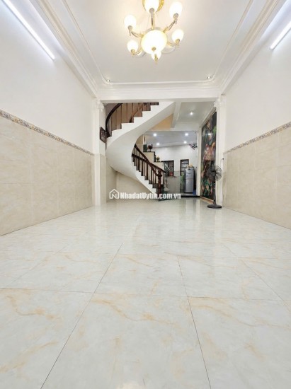 QUY MÔ 5 TẦNG LẠC LONG QUÂN - HXH TRÁNH SÁT MẶT TIỀN - NGANG RỘNG 4.3M - NHÀ ĐẸP