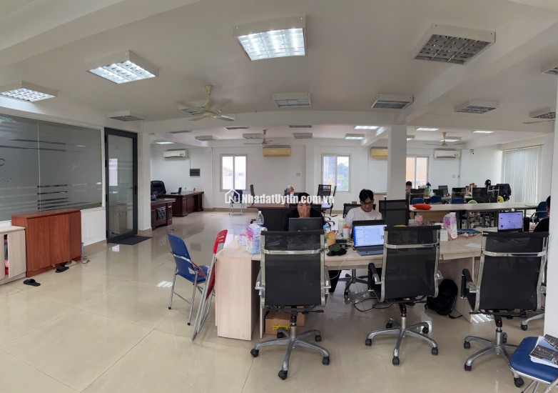 VĂN PHÒNG CHO THUÊ HIỆN ĐẠI VỚI 176M2 NGAY MẶT TIỀN TRƯỜNG SƠN, TÂN BÌNH