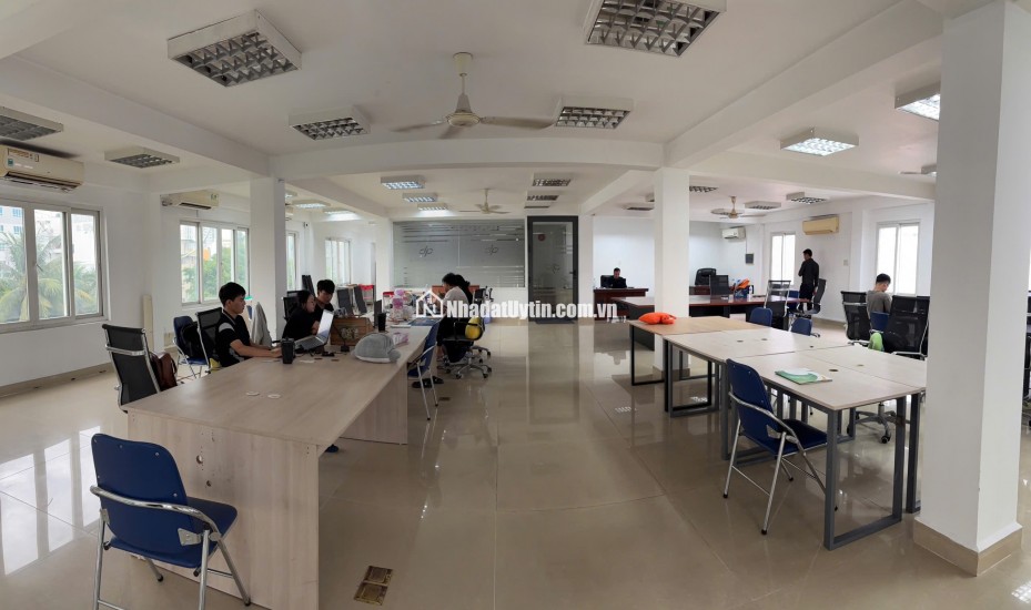 VĂN PHÒNG CHO THUÊ HIỆN ĐẠI VỚI 176M2 NGAY MẶT TIỀN TRƯỜNG SƠN, TÂN BÌNH