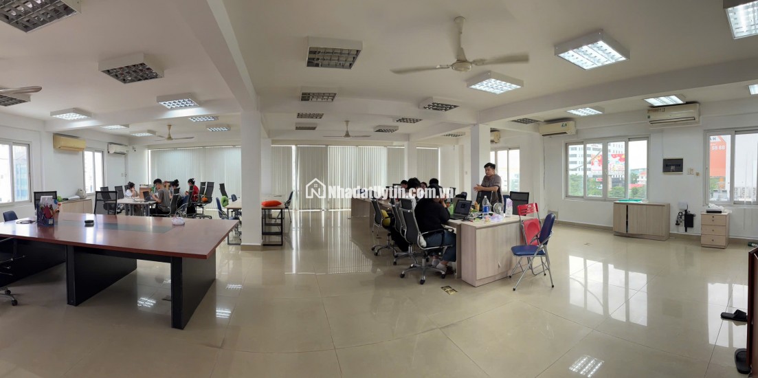 VĂN PHÒNG CHO THUÊ HIỆN ĐẠI VỚI 176M2 NGAY MẶT TIỀN TRƯỜNG SƠN, TÂN BÌNH
