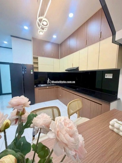 BÁN NHÀ ĐẸP 1 TRỆT 1 LẦU SỔ HOÀN CÔNG, SÂN XE HƠI RỘNG THOÁNG – THỦ DẦU MỘT