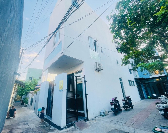 BÁN NHÀ ĐẸP TẠI VỊ TRÍ CỰC HOT TẠI LIÊN CHIỂU DIỆN TÍCH SỬ DỤNG HƠN 180m2 GIÁ CHỈ 4 TỶ HƠN 