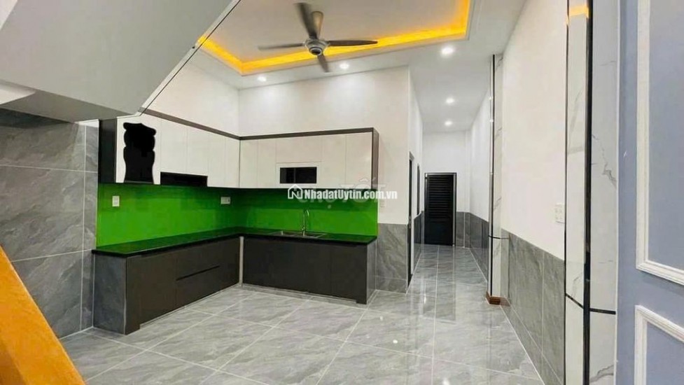 Bán Gấp Nhà 1 Trệt 1 Lầu, 120m², Sân Ô Tô Rộng, Cách UBND Tương Bình Hiệp Chỉ 500m