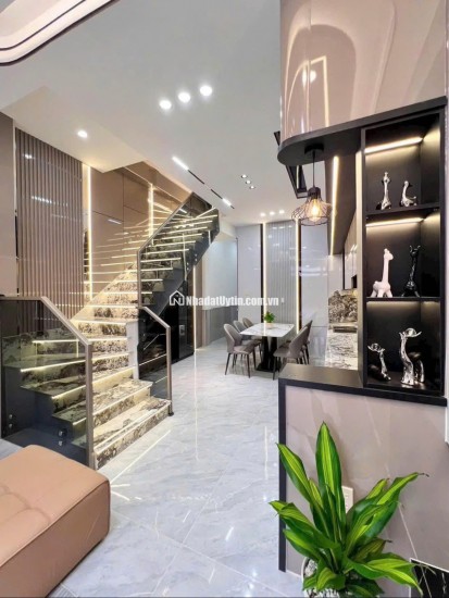  Tìm Đâu Ra! Nhà 1 Trệt 1 Lầu vị trí đẹp sân sau 10m Tại Thủ Dầu Một
